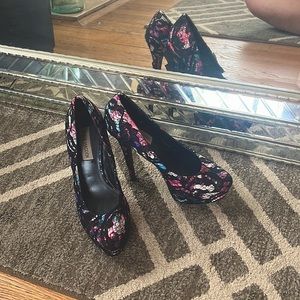 Steve Madden multi-colored black lace heels
